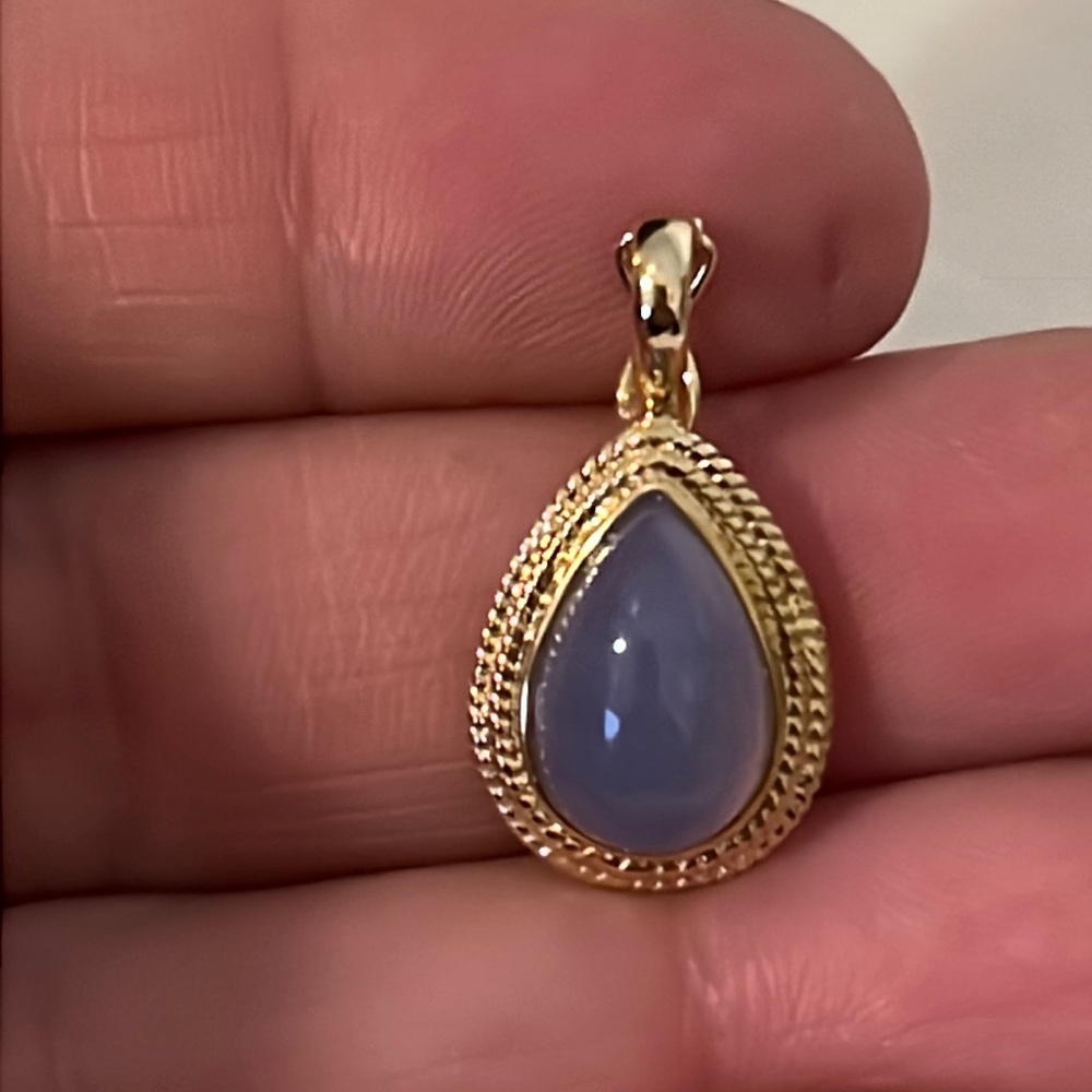 Vintage 14K gold purple jade EA Hong Kong pendant necklace